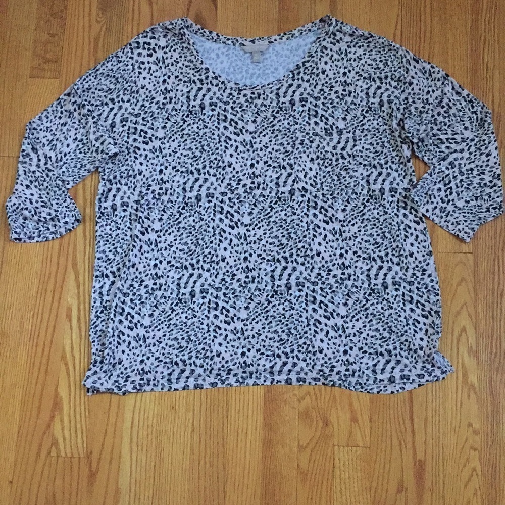 Banana Republic leopard print  Reglansleeve shirt
